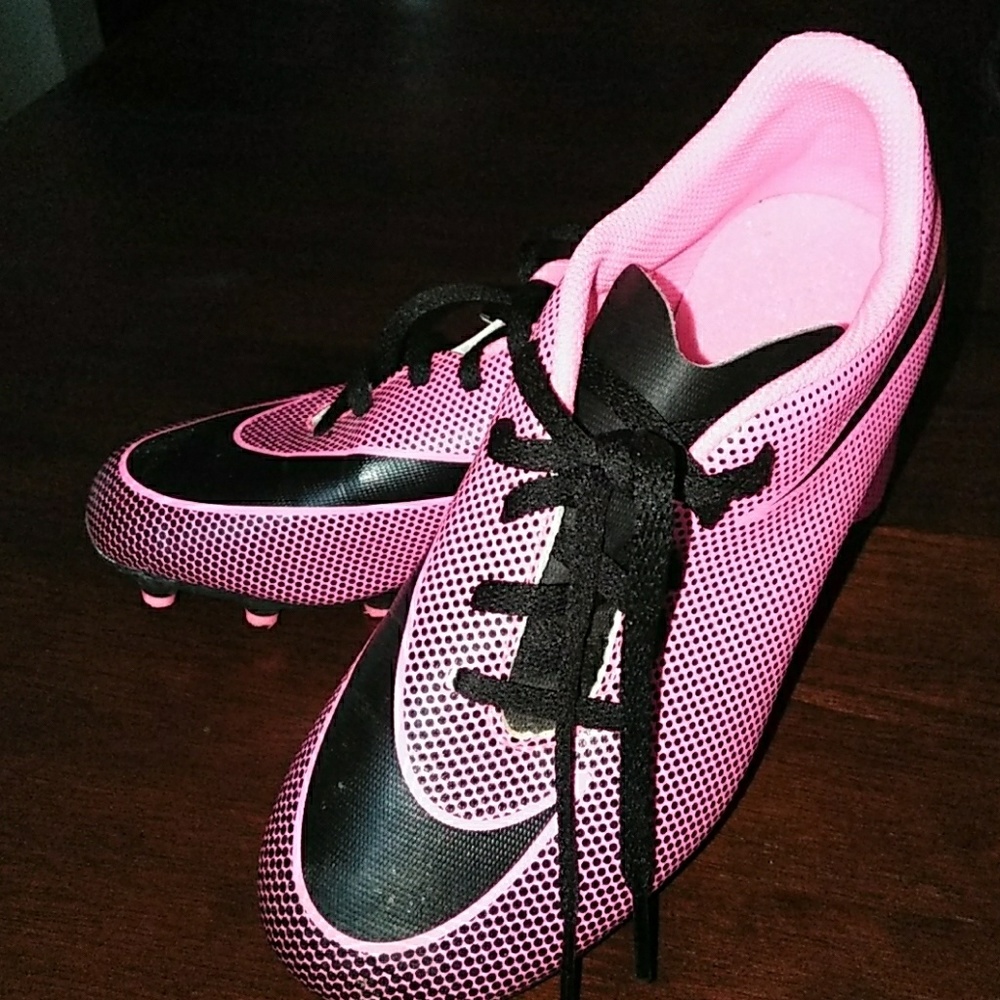 Size 3 Youth Nike Soccer Shoes